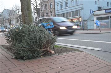 Am Samstag, 11. Januar, werden die Tannenbäume in Bremerhaven nördlich der Geeste abgeholt.