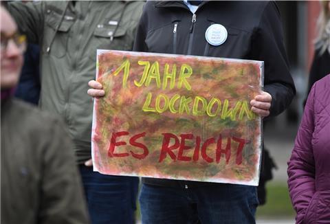 Am Samstag haben rund 200 Menschen in Bremen gegen die Corona-Maßnahmen protestiert. (Symbolbild)