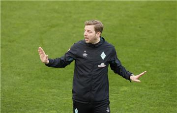 "Am Samstag wird er auch auf der Bank sitzen", sagt Werders Sportchef Frank Baumann über Trainer Florian Kohfeldt (Foto). 
