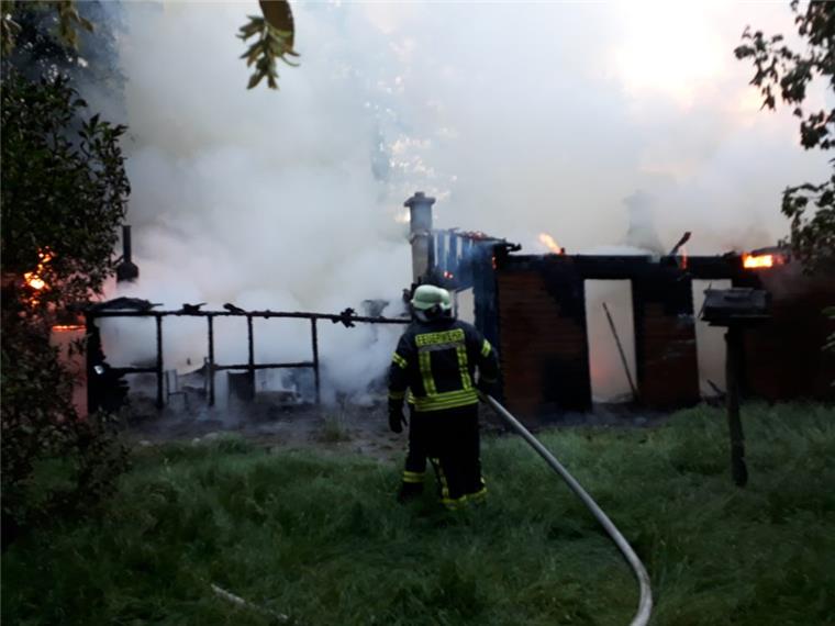 Am Samstagmorgen ist in Kassebruch (Hagen im Bremischen) ein Wohnhaus komplett niedergebrannt. 