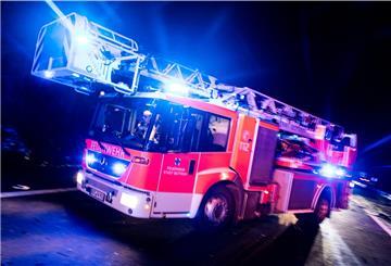 Am Samstagmorgen wurde die Feuerwehr Bremerhaven zu einer Wohnanlage für Menschen mit Behinderung gerufen. Zwei Menschen mussten mit leichten Verletzungen in Krankenhäuser gebracht werden. 