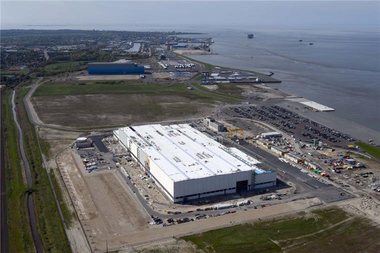 Cuxhaven: Siemens liefert Teile für weltgrößtes Offshore-Windkraftwerk Am Siemens-Standort Cuxhaven werden Maschinenhäuser für den weltgrößten Offshore-Windpark gefertigt.