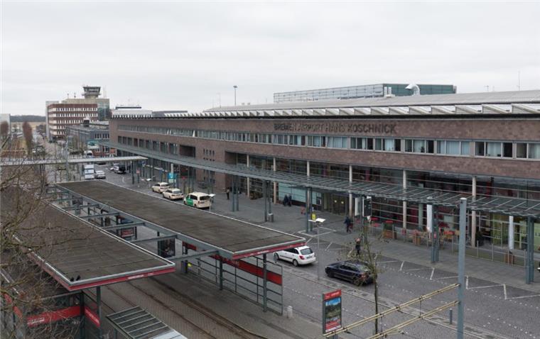 Am Sonntag hat es am Bremer Flughafen einen Alarm gegeben. Ein Fluggast war durch eine alarmgesicherte Tür gegangen. Starts verzögerten sich dadurch. 