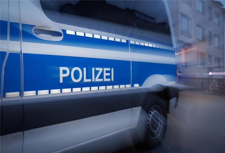 Reanimationsversuche bleiben erfolglos: 34-jähriger Mann ertrinkt in der Weser Am Sonntag ist ein 34-jähriger Mann in der kleinen Weser ertrunken. Die weiteren Ermittlungen der Kriminalpolizei dauern an.