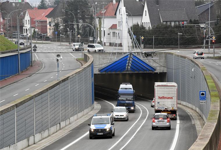 Nach Sperrung wegen Großübung: Hafentunnel Bremerhaven wieder freigegeben Hafentunnel Cherbourger Str. BIS
18.12.213 Foto Scheer