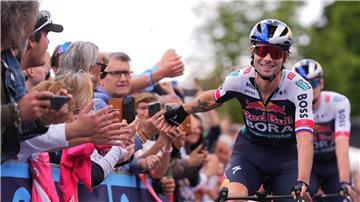 Am Start in Treviso hatte Primoz Roglic noch gut Lachen.