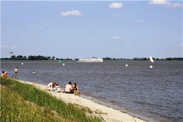Am Strand in Kleinensiel ist die Wasserqualität ausreichend.