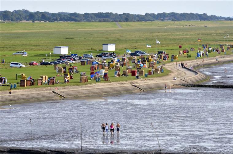 Strandbäder im Cuxland: Weniger Sterne für Wasserqualität Am Strand von Dorum-Neufeld ist die Badewasserqualität ausgezeichnet. Anders sieht es im Nachbarort Wremen aus.