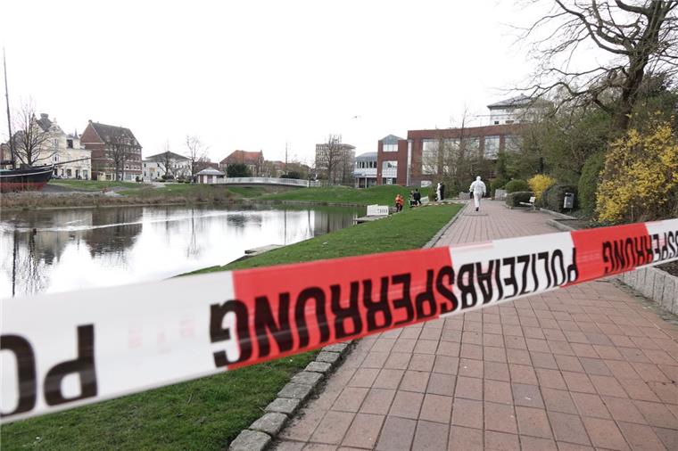 Wasserleiche in Cuxhaven: Polizei nennt neue Details Am vergangenen Donnerstag wurde der Fundort der Leiche in Cuxhaven weiträumig abgesperrt.