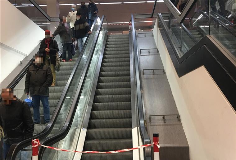 Rolltreppe bei Karstadt ist defekt