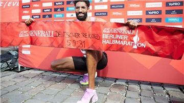 Amanal Petros lief als erster Deutscher einen Halbmarathon unter einer Stunde.