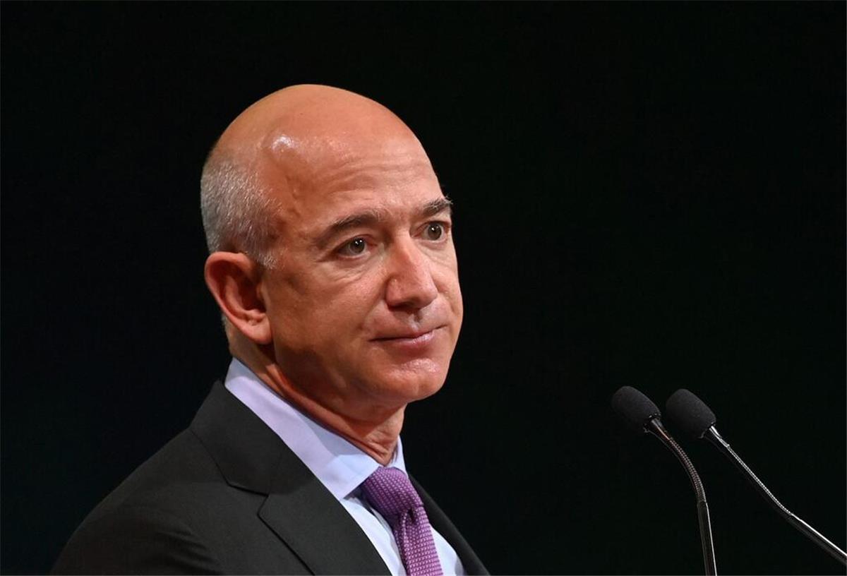 „Liebe dich, Mama“ - Jeff Bezos trauert um Mutter Amazon-Gründer Jeff Bezos trauert um seine Mutter Jackie Bezos. (Archivbild)