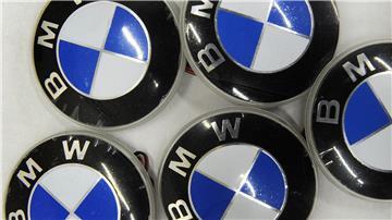 Amazon habe die verdächtigen Aktivitäten mithilfe fortschrittlicher Technologien maschinellen Lernens entdeckt und mit der BMW Group zusammengearbeitet, um zu bestätigen, dass es sich bei den fraglichen Produkten um Fälschungen handelte.