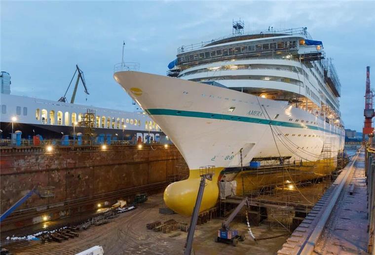 Endstation Seychellen: Phoenix Reisen muss Weltreise mit Ersatzschiff abbrechen Die "Amera" muss noch länger als geplant in der Danziger Remontowa-Werft bleiben und kann daher vorerst keine Passagiere zur Weltreise aufnehmen.