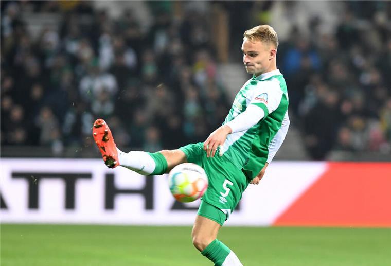 Werders Amos Pieper am Ball