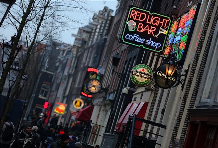 Amsterdam ist die Hauptstadt der Coffe-Shops. Das könnte sich bald ein wenig ändern.