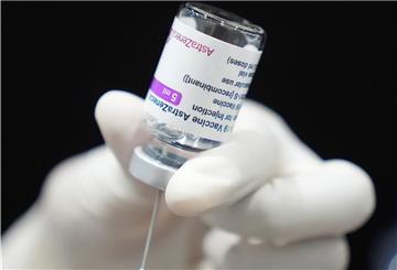 An Astrazeneca scheiden sich die Geister. Eine Kreuzimpfung, zum Beispiel mit Biontech empfiehlt aber auch die Ständige Impfkommission.