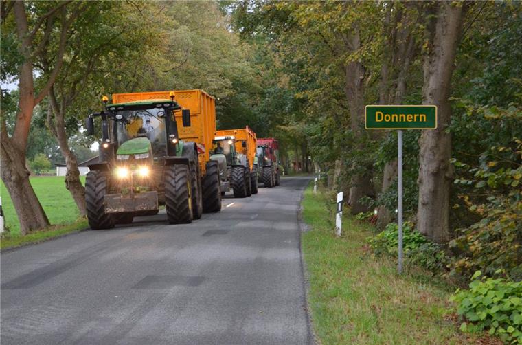 An dem etwa 1750 Meter langen Teilstück der Landesstraße 143 zwischen Donnern und Sellstedt gibt es keinen Rad- und Fußweg. Radfahrer und Fußgänger müssen sich die Fahrbahn mit Autos und großen landwirtschaftlichen Fahrzeugen teilen.