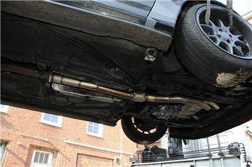 An dem getunten  Fahrzeug war unter anderem eine selbst konstruierte Abgasanlage geschraubt. 