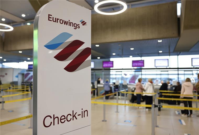 Pilotenstreik bei Eurowings: Zwei Flüge in Bremen gestrichen Check-In-Schalter