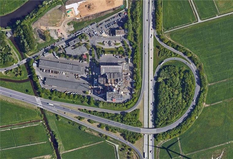 An der A27-Abfahrt Bremerhaven-Zentrum müssen Bäume zerlegt werden.