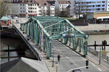 An der alten Geestebrücke stinkt es ab und an gewaltig. Schuld sollen Wildpinkler sein.
