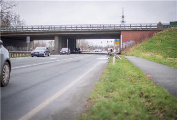 An der Anschlussstelle Bremerhaven-Wulsdorf sollten Montag die Arbeiten für den Neubau der Brücke über die B71 beginnen.