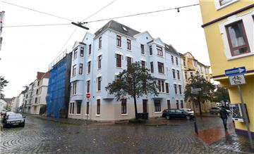 An der Ecke Luther-/ Potsdamer Straße werten mehrere Eigentümer ihre Jugendstil-Häuser derzeit auf. Foto Scheschonka