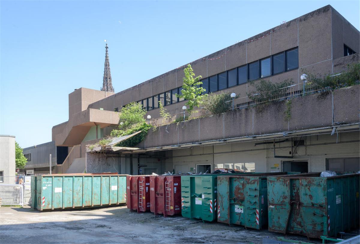 Abfallcontainer an Karstadt-Rampe