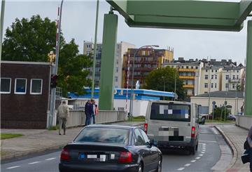 An der Klappbrücke Schleusenstraße in Bremerhaven kam es zu einem Unfall.