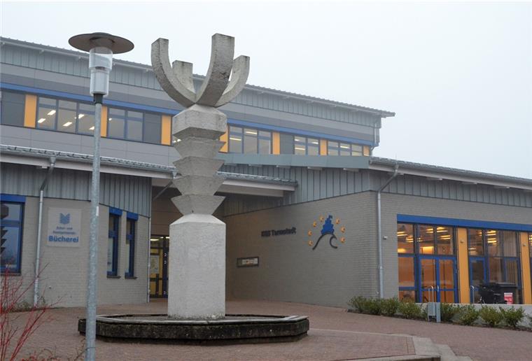 Tarmstedt: KGS-Schüler protestieren gegen Kürzungen An der Kooperativen Gesamtschule Tarmstedt wird am Dienstag auf kreative Weise gegen Kürzungen im musisch-kulturellen Bereich protestiert.