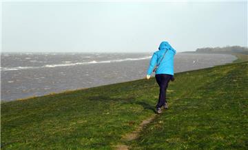 An der Nordseeküste kann es ein wenig stürmischer werden.