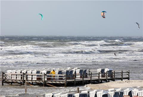 An der Nordseeküste kommt Wind auf.
