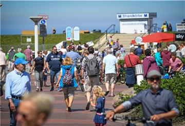 An der Strandpromenade in Cuxhaven-Duhnen war an Christi Himmelfahrt einiges los.