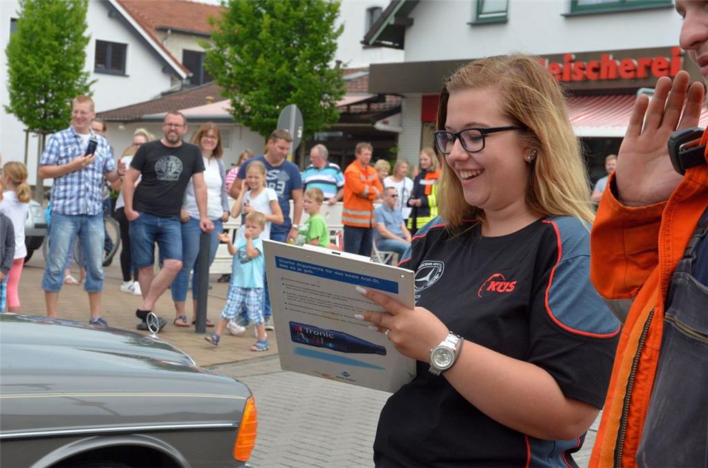 An der Strecke standen Kontrolleure, die jeden Wagen registrierten. 