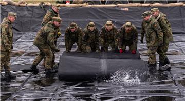An der Übung nehmen 37.000 Soldaten aus 18 Nationen teil. Jetzt haben Friedensinitiativen zu einer Demo in Bremerhaven aufgerufen.

 