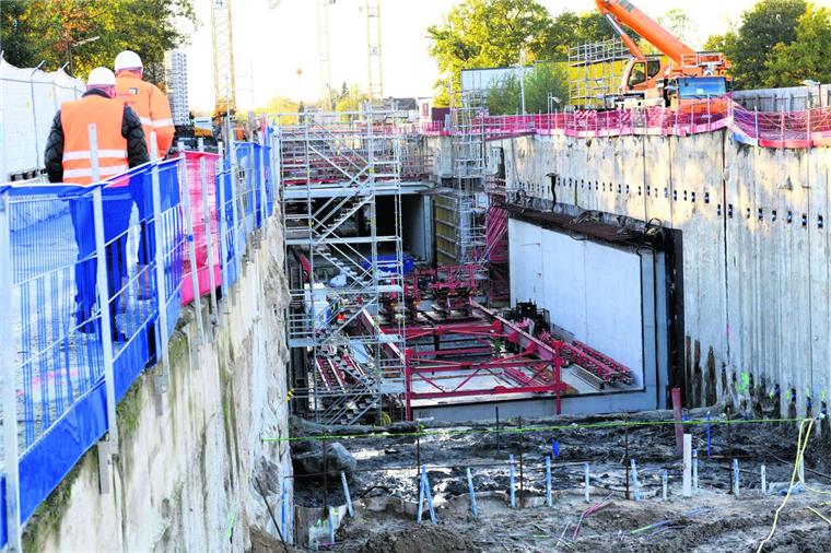 Bremerhaven: Neue Verzögerungen beim Hafentunnel An dieser Stelle gerät der Bau des Hafentunnels erneut ins Stocken. Grundwasser dringt in die Baugrube ein.