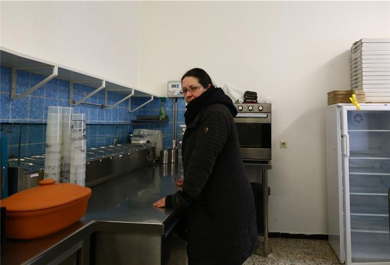 Vinoffee in Langwarden schließt die Türen An dieser Theke hat Melanie Röhm in der Küche des Vinoffee die Flammkuchen zusammengestellt. Jetzt wird alles verkauft.
