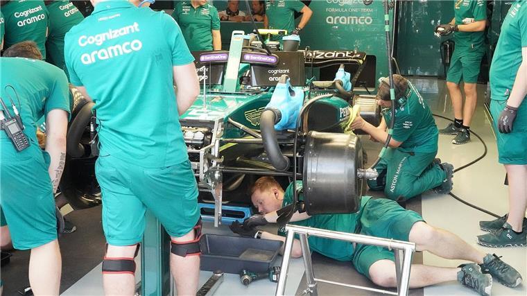 An drei aufeinanderfolgenden Wochenenden finden Formel-1-Rennen statt - eine besondere Herausforderung für die Mechaniker.