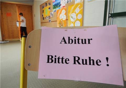 An einem Gymnasium in Bremen wird das Mathe-Abi wiederholt. Der Grund ist kurios.