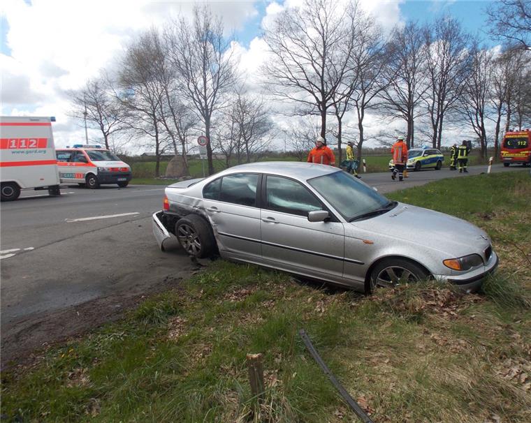 Geestland: Drei Verletzte nach Crash an Kreuzung An einer Kreuzung der L119 bei Flögeln gab es am Ostermontag einen Unfall.