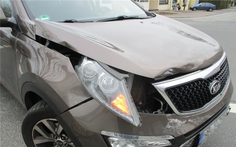 Kreuzungs-Crash in Wulsdorf: 65-jährige Frau wird verletzt An einer Kreuzung in Bremerhaven-Wulsdorf hat es am Montagmittag gekracht. Dabei wurde eine Frau verletzt.