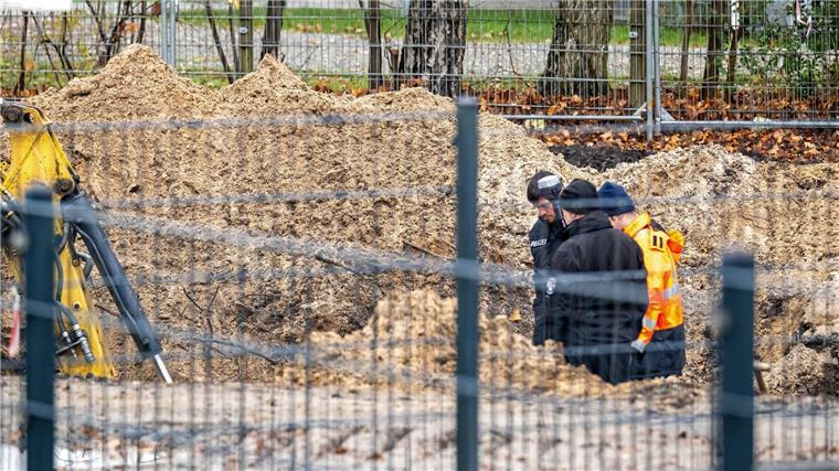 Kriegsbombe in Bremen erfolgreich entschärft An sieben Schulen fiel der Unterricht aus, drei Pflegeeinrichtungen mussten evakuiert werden und mehrere Kitas blieben dicht.