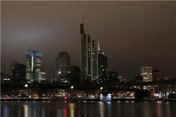 An vielen Gebäuden und Brücken werden bei der "Earth Hour" die Lichter abgeschaltet. 