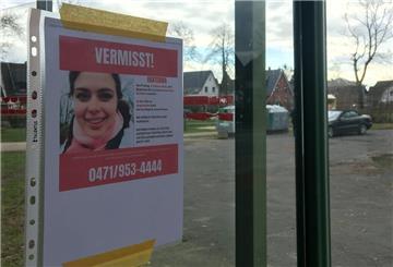 An vielen Stellen in Wulsdorf  - wie hier an einer Bushaltestelle - hängen Flugblätter.