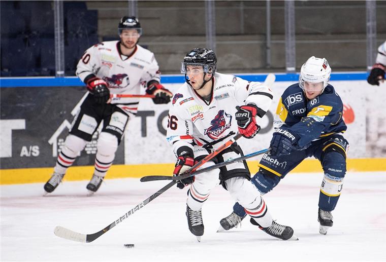 Anders Krogsgaard (am Puck) gilt als exzellenter Schlittschuhläufer und offensivstarker „Blueliner“.