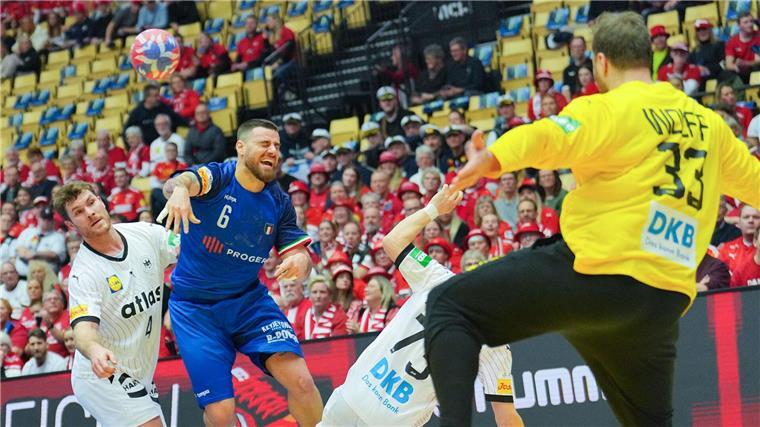 Knorr jubelt im Hotel: DHB-Team steht im Viertelfinale Andi Wolff pariert die deutschen Handballer zum Sieg.