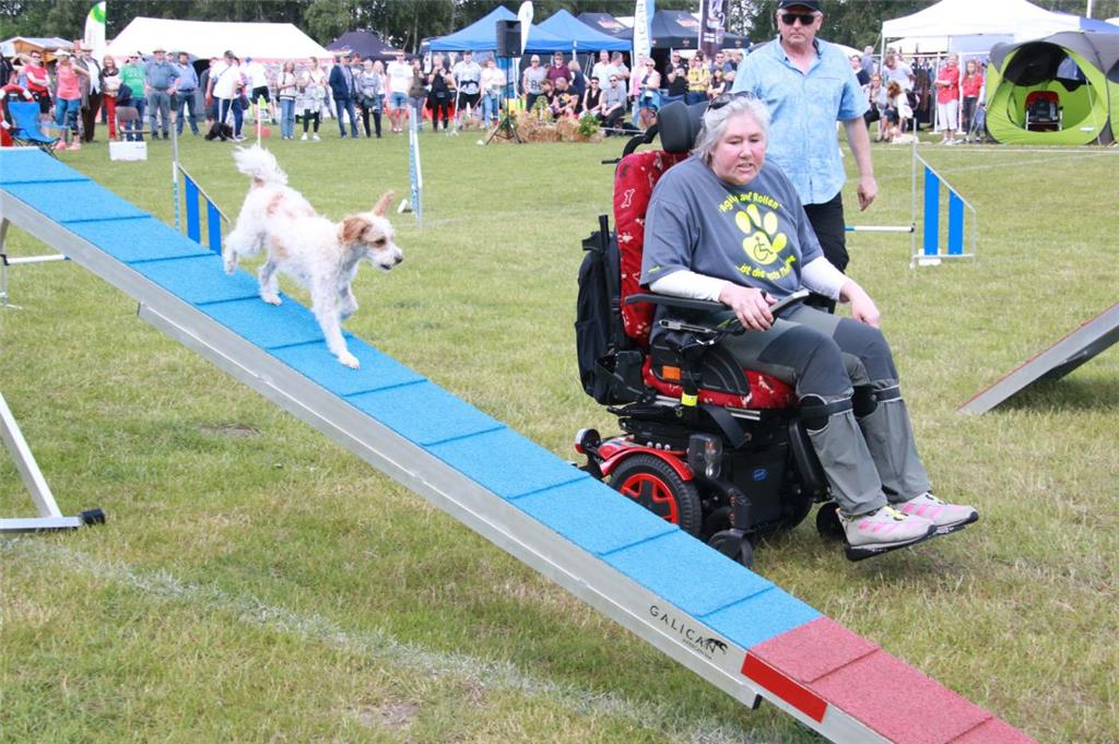 Andrea Fosse aus Coesfeld startete mit ihrem Hund in der Para-Klasse, die zum er...