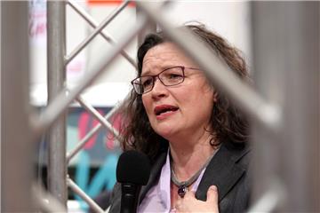 Andrea Nahles (Bundesvorsitzende der SPD) spricht bei einem Wahlkampfauftritt von Bundesjustizministerin Barley (SPD).