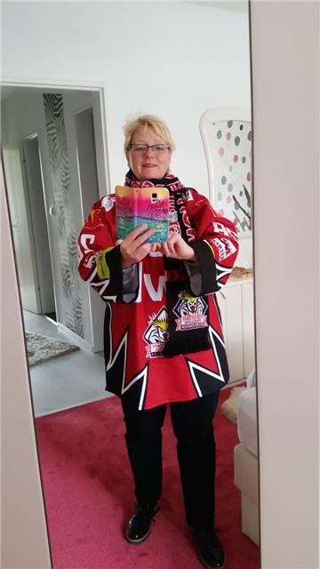 Andrea Schumacher grüßt mit diesem Selfie alle Fans der Fischtown Pinguins - und...